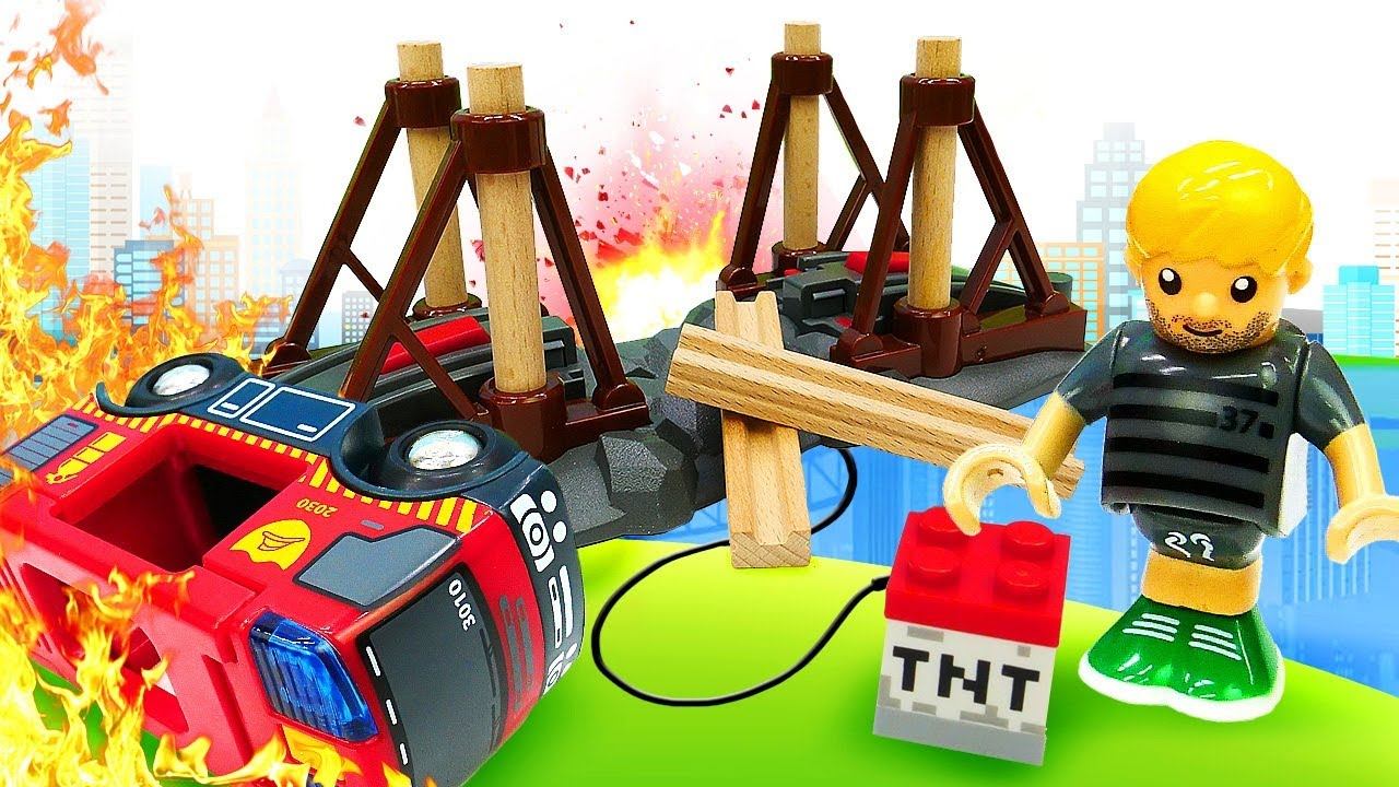 Toy Train accident - Brio railway set & Wooden toys. смотреть онлайн