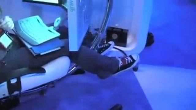 CES 2009: Gravitonus Ergonomic Workstation смотреть онлайн