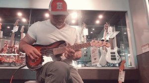 Fender Fullerton Precision Bass Ukele (Super quick REVIEW!)