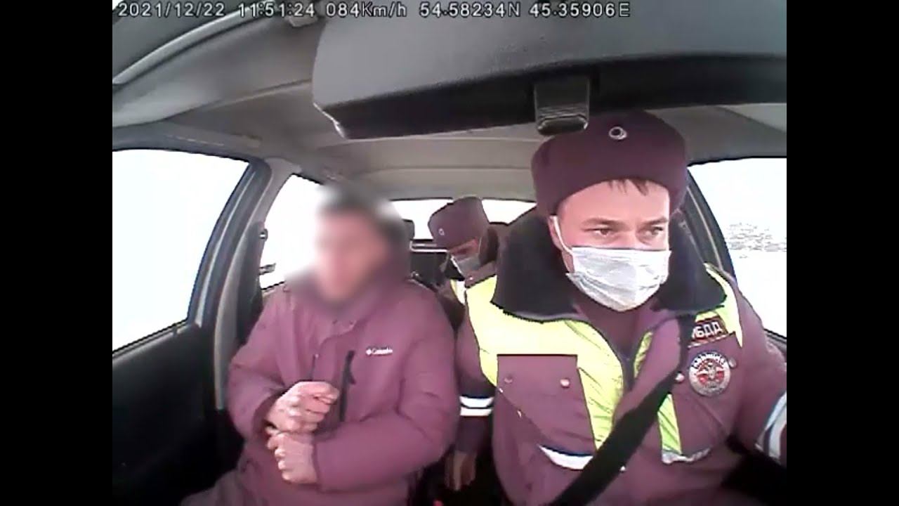 В Мордовии автоинспекторы доставили в больницу водителя, которому в пути стало плохо смотреть онлайн