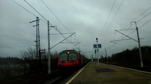 Электропоезд ЭД4М-0213 платформа Рассудово 23.12.2015 смотреть онлайн