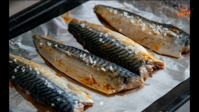 1000 МЕЛОЧЕЙ: Запеченная скумбрия, или Самый вкусный и полезный рецепт рыбного блюда. смотреть онлайн
