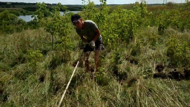 Прокол под дорогой вручную - делаем обычным рыболовным буром. смотреть онлайн