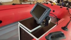 Столик для эхолота. Не мешает веслам!