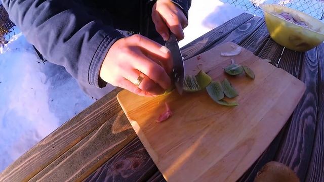ШАШЛЫК ЗА ЧАС. БОЖЕСТВЕННЫЕ ГРИБЫ. КАРТОШКА С САЛОМ НА УГЛЯХ. смотреть онлайн