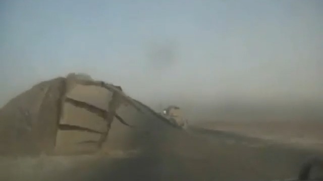 Взрыв придорожной мины в Ираке смотреть онлайн