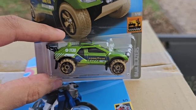 ABRI 4 CAJAS DE HOT WHEELS DEL LOTE MAS NUEVO CAJA P BUSCANDO EL STH | PEQUEÑO COLECCIONISTA смотреть онлайн
