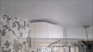 Натяжной потолок и кондиционер.