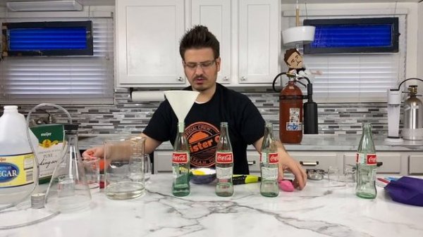 Baking Soda and Vinegar Chemical Reaction (more balloons)| Mister C