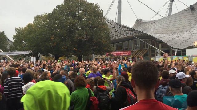 30th Edition Munich Marathon 11/10/2015 - Start Line смотреть онлайн