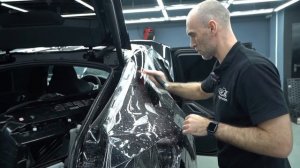 Как клеить заднее крыло в защитную пленку в одного. автомобиль BMW X6