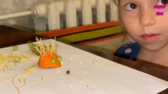 Єва робить 3d Їжака та зустрічає справжнього їжачисько | поделка 3d ежик | DIY 3d Hedgehog смотреть онлайн