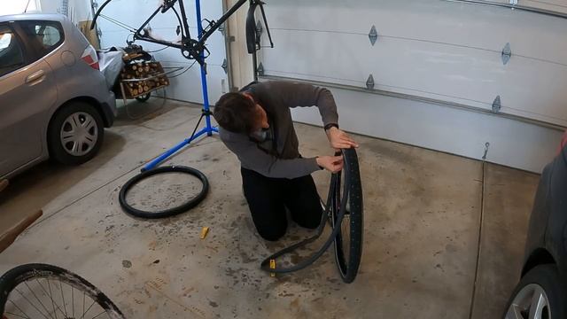 Installing Continental Contact Spike Studded Bicycle Tires, and Going for a Ride смотреть онлайн