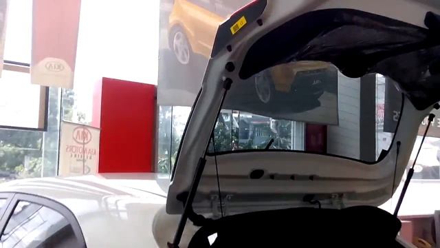 Kia Rio Hatchback Review - White special guest Wayne смотреть онлайн