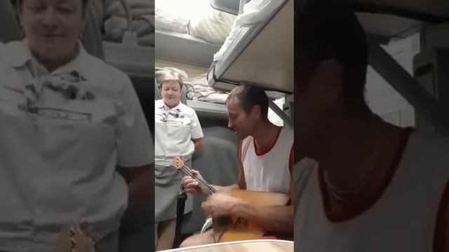 Весь вагон пел песню нашего детства!!! смотреть онлайн