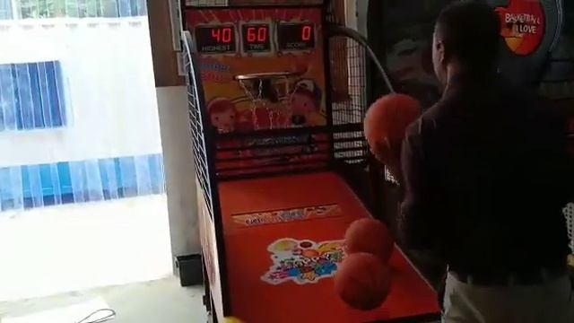 Hully Gully Games- small street Basketball смотреть онлайн