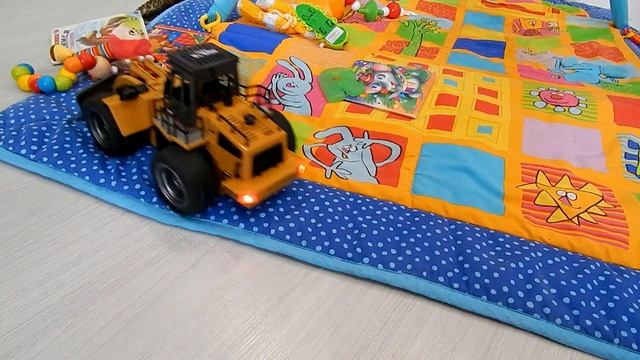 HuiNa Toys 1586 Snow Clearer 1:18 трактор снегоуборщик смотреть онлайн
