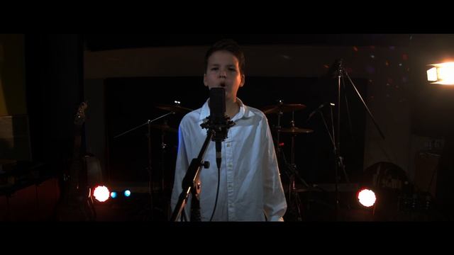 “Дай жару» исполняет Федор Нарижний, 8 лет, Вологда. Автор песни SHAMAN. смотреть онлайн