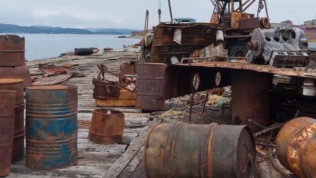 Заброшенная военная техника на острове Кильдин