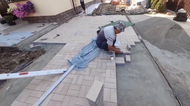 Установка уголок для брусчатка.Укладка брусчатки. Бурсчатка босиш смотреть онлайн