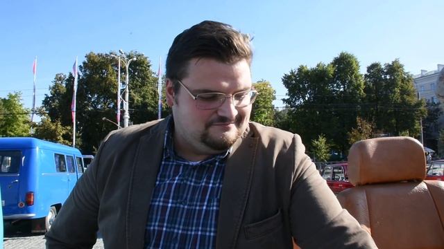 Владелец ретро-автомобиля Артём Пономарёв. День города в Воронеже смотреть онлайн