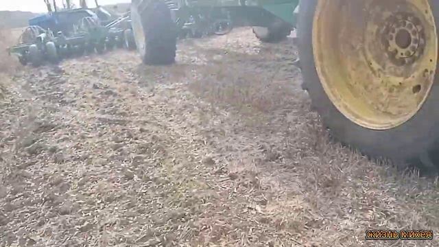 МОИ РАБОЧИЕ ДЕНЬКИ / НАМ НЕ ЛЕГКО / НО МЫ ДЕРЖИМСЯ / СЛЕСАРЬ ПО СЕЛЬХОЗТЕХНИКЕ / ЖИЗНЬ МИХЕЯ... смотреть онлайн