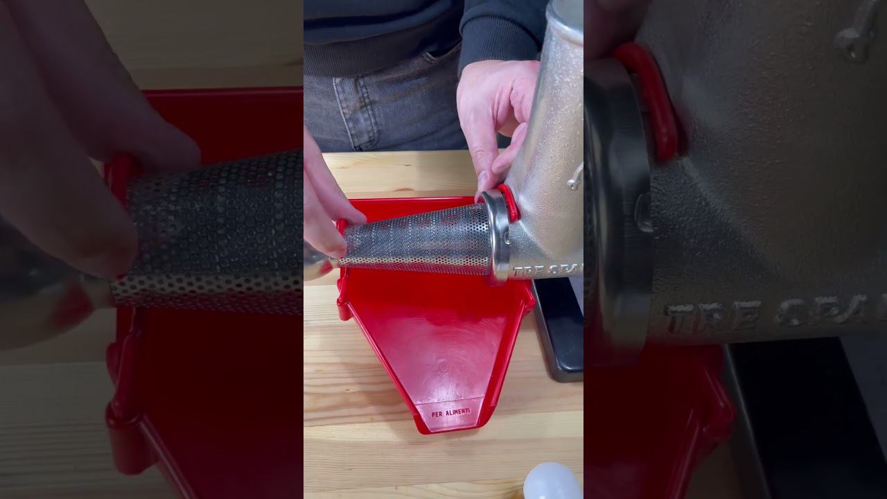 ИНСТРУКТОР СОБИРАЕТ СОКОВЫЖИМАЛКУ ЗА 40 СЕКУНД