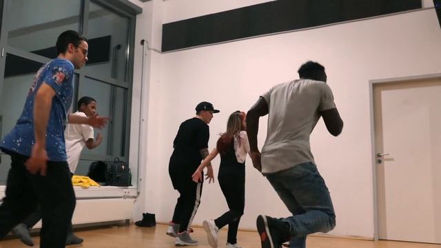 KRUMP w/ BIG LIVENESS смотреть онлайн