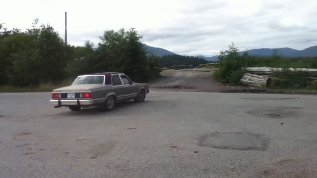 1982 Mercury Cougar 302 Ford 5 litre V8 doin doughnuts смотреть онлайн