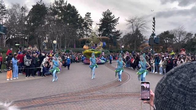 Disneyland, Paris Шествие Платформ из Мульт￼фильмов смотреть онлайн