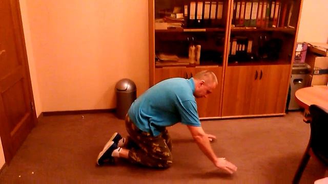 Качаем попу. "Осел лягается". смотреть онлайн