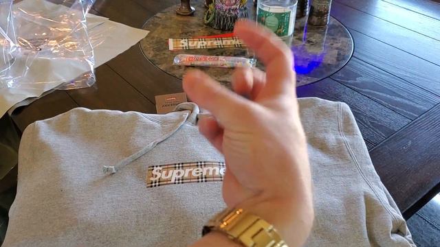 Supreme X Burberry Box Logo Unboxing смотреть онлайн