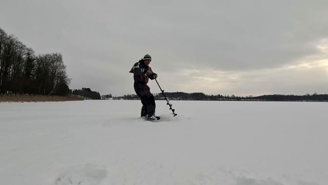 Зимняя рыбалка, крупный окунь. На Рыбалку, для души!!! смотреть онлайн