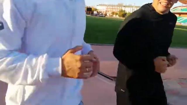 тренер по бегу Иван Павлина. Хочешь знать все про бег тогда смотри до конца. смотреть онлайн