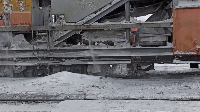 Снегоуборочная машина СМ-2ГМ в работе. Станция Бабаево. смотреть онлайн