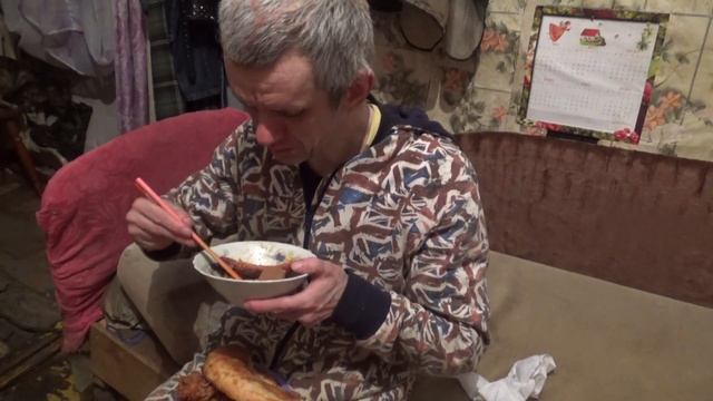 обжор мукбанг ножки куриные kfc лаваш кофе макароны с подливом сосиськи и лук смотреть онлайн