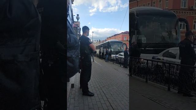 🐓🇲🇫выезд сборной Франции из отеля.(Киев,6/9/21) смотреть онлайн