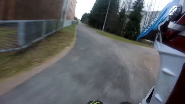Yamaha Slider wheelies and riding / Police get away смотреть онлайн