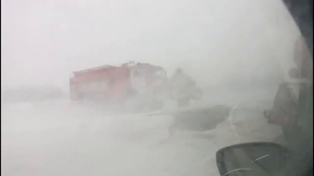 Перекрыли дорогу из-за Пурги в ХМАО. Простояли 5 часов. смотреть онлайн