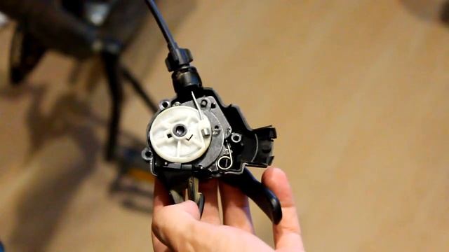 Разборка и сборка передней (левой) манетки Sram X4 смотреть онлайн