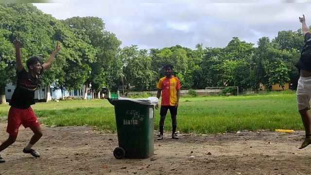 THE BIN FOOTBALL CHALLENGE ll FRIENDS & FOOTBALL ll смотреть онлайн