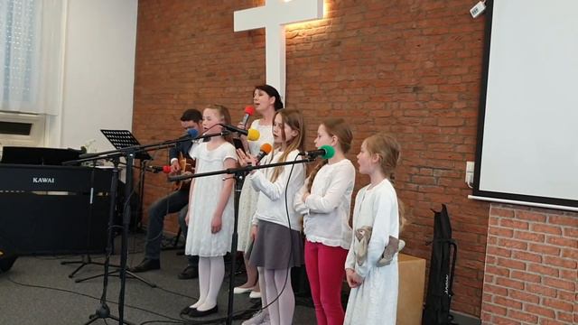 Из кирпичиков возводят дом большой // День Матери смотреть онлайн