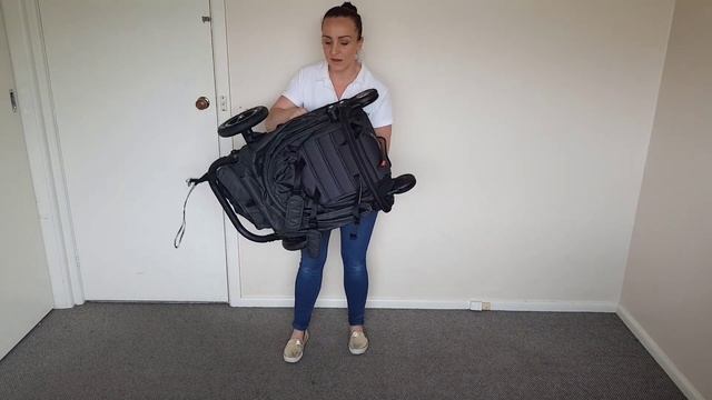 Folding The Baby Jogger Mini GT смотреть онлайн