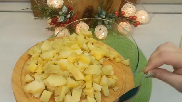 Картофельный салат с сельдью, морковью и шампиньонами. смотреть онлайн