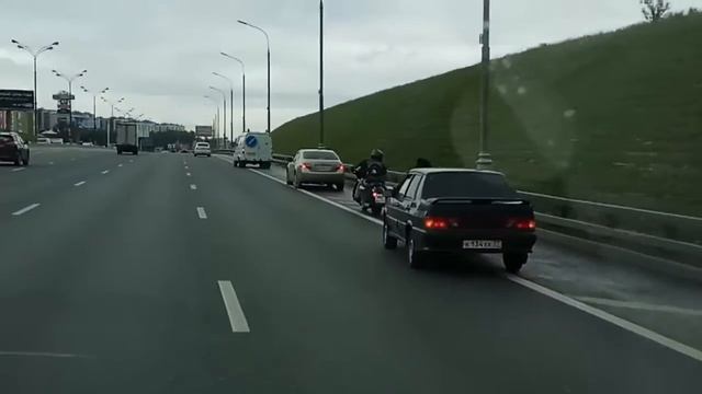 Лошадь на МКАДе, "ПРИНЯТЬ В ПРАВО, ОСТАНОВИТЬСЯ"!!! смотреть онлайн