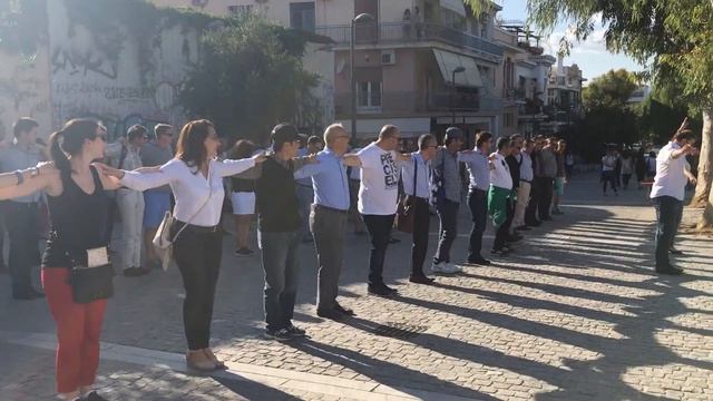 EY ZHN Greece | Greek Zorba "Sirtaki" flash mob смотреть онлайн