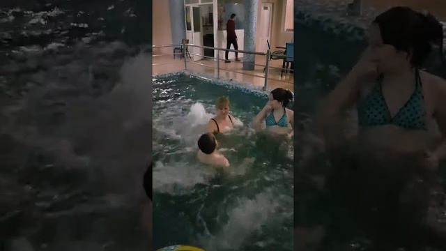 Аквапарк у Тячеві. смотреть онлайн