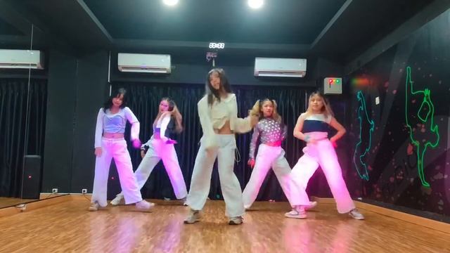 NewJeans ( 뉴진스 ) - Intro + ‘OMG’ + ‘Hype Boy’ + Dance Break MMA || by NewTopia смотреть онлайн