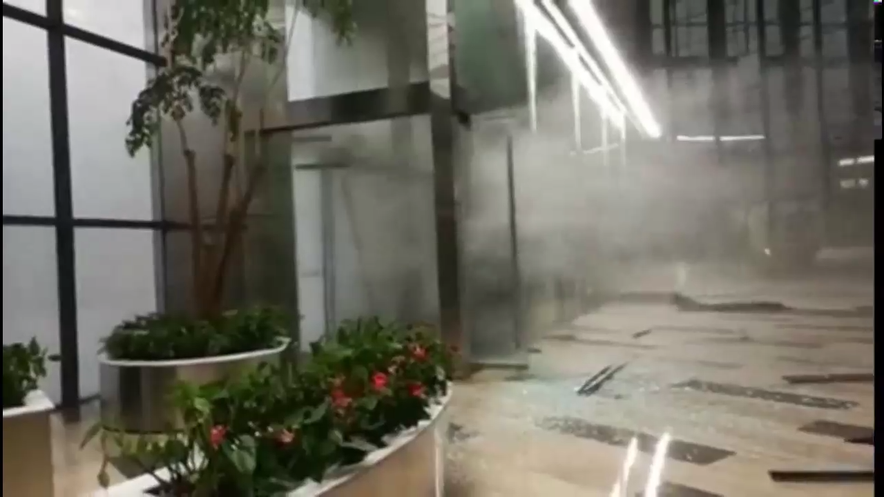 Горизонтальный дождь и летающие люди смотреть онлайн