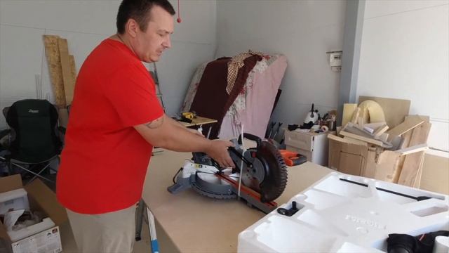 НОВАЯ ПОКУПКА ДЛЯ ДОМАШНЕЙ МАСТЕРСКОЙ. Торцовочная пила Black+Decker смотреть онлайн